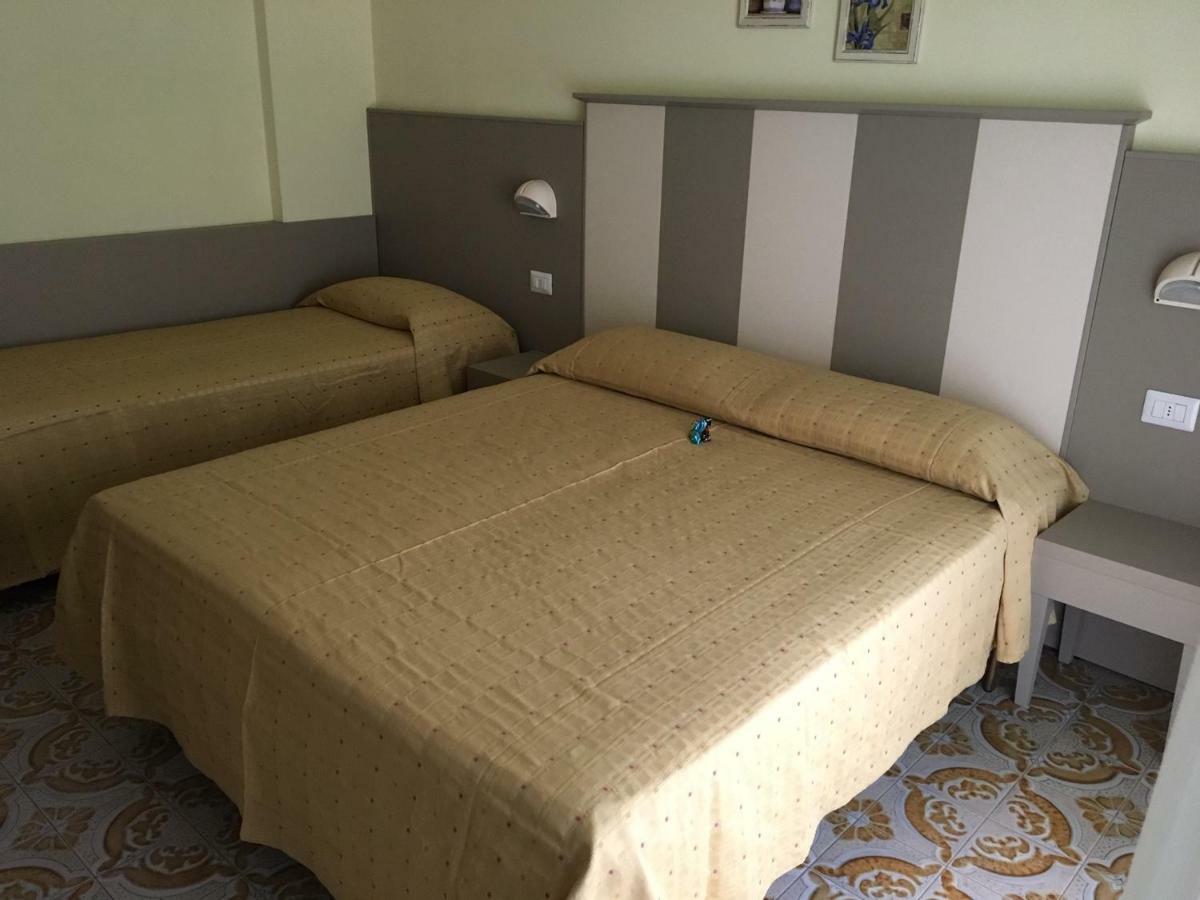 Hotel Laila เชเซนาติโก ภายนอก รูปภาพ